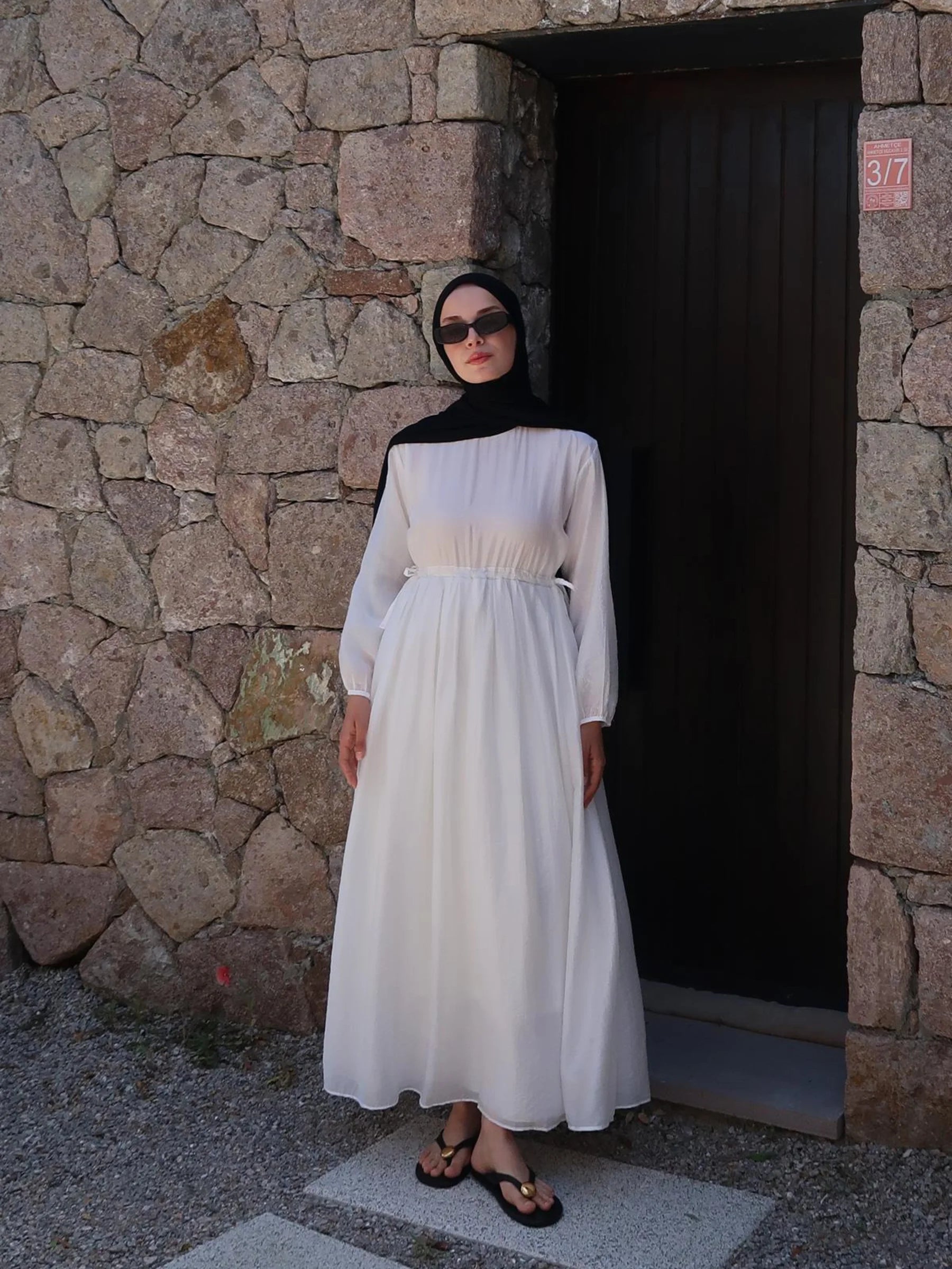 Daisy Flowy Dress - White Muse Robe Daisy Flowy Dress - White Muse Robe
