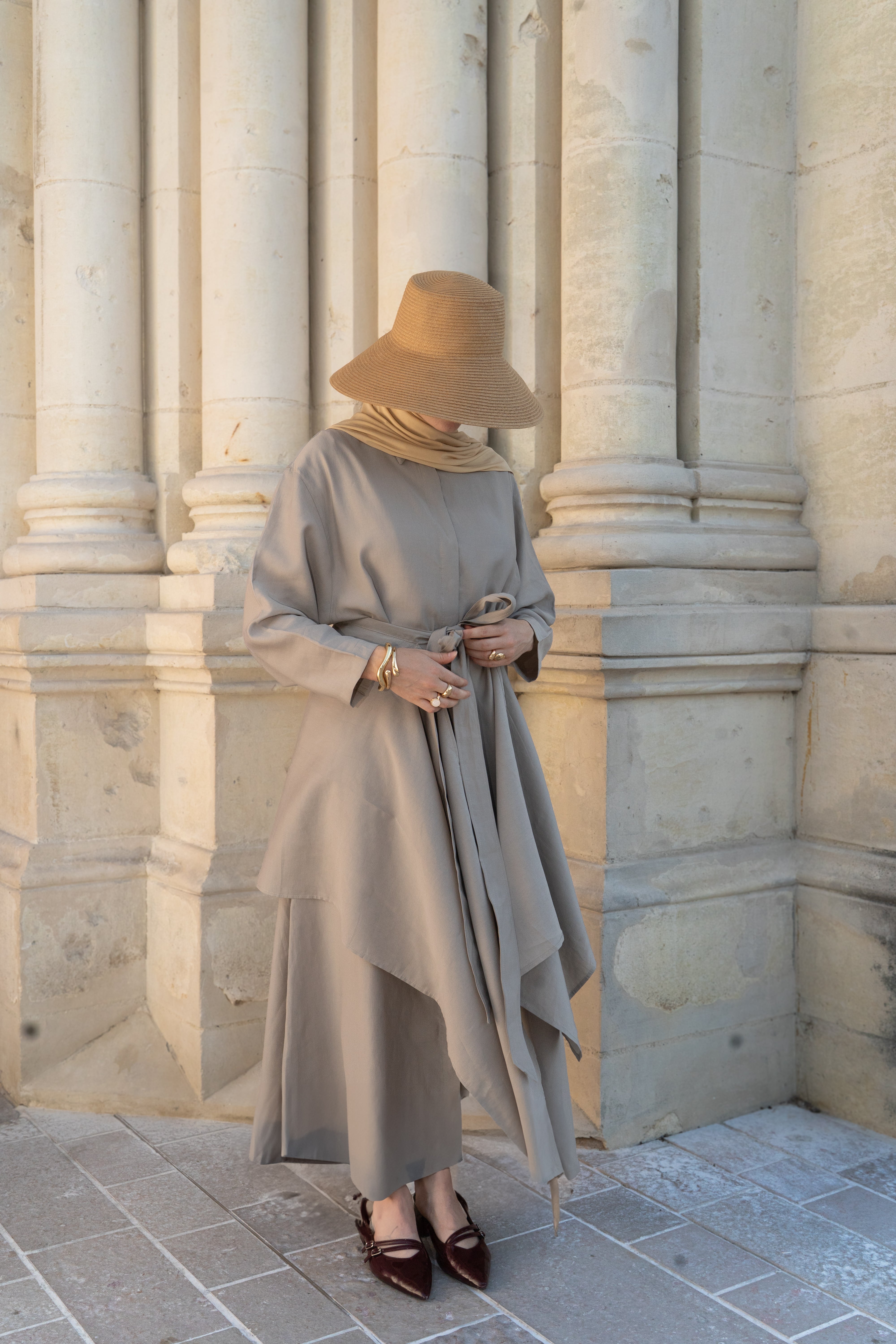 Royal Kleid mit Taillenumhang - Stein