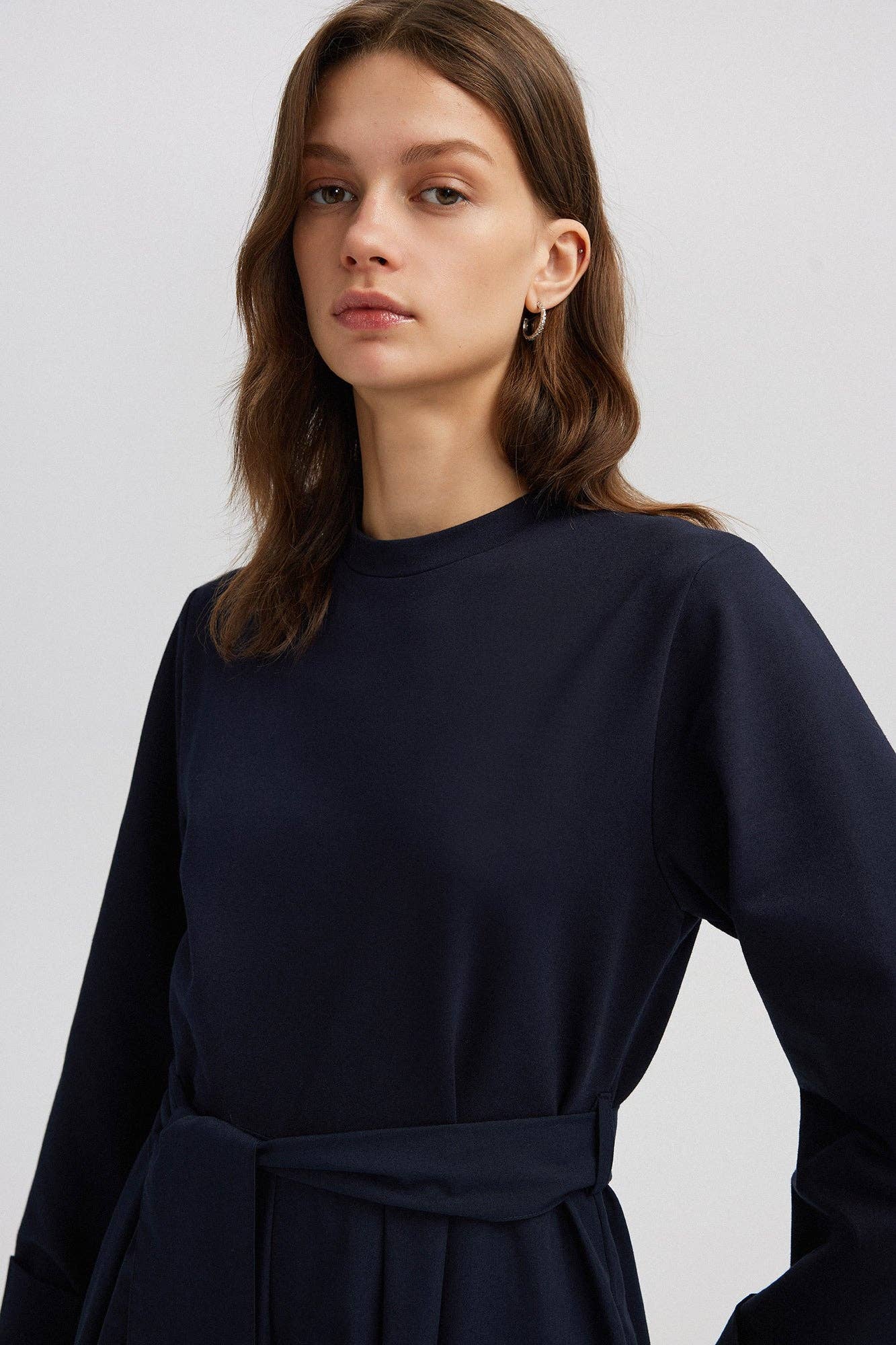 Jumpsuit mit weitem Bein und Gürtel - Marineblau