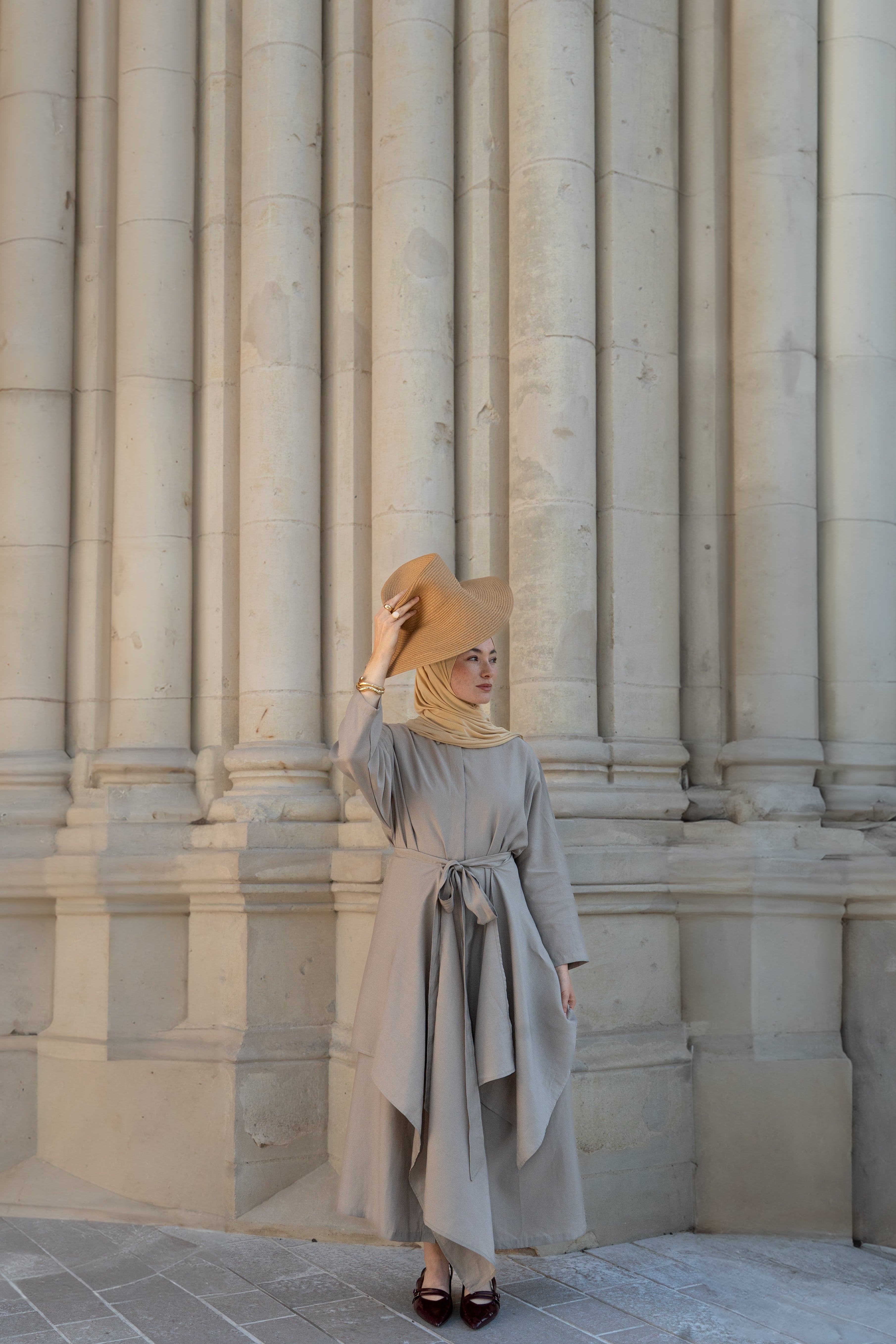 Royal Kleid mit Taillenumhang - Stein