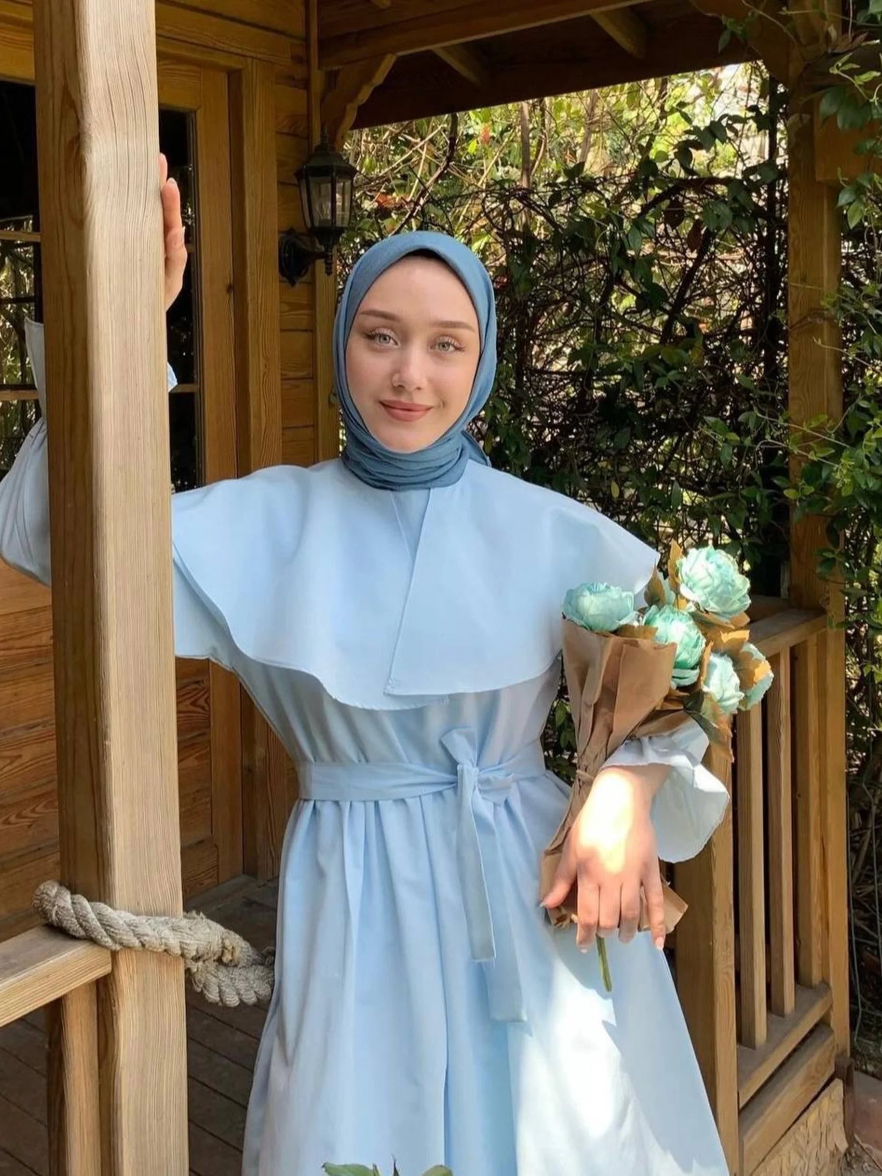 Amelie Kleid mit weitem Ausschnitt - Babyblau