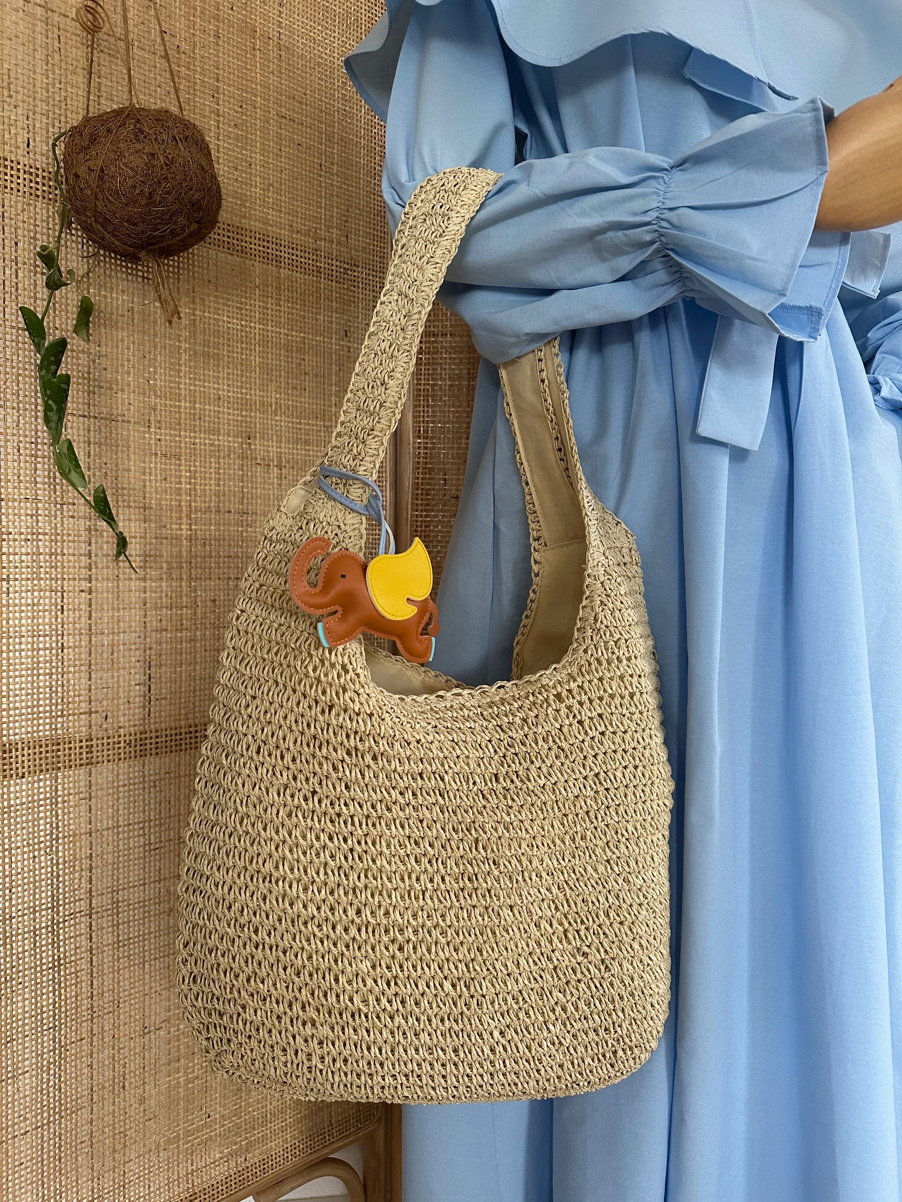 Paper Woven Hand-/Schultertasche mit Reißverschluss - Beige