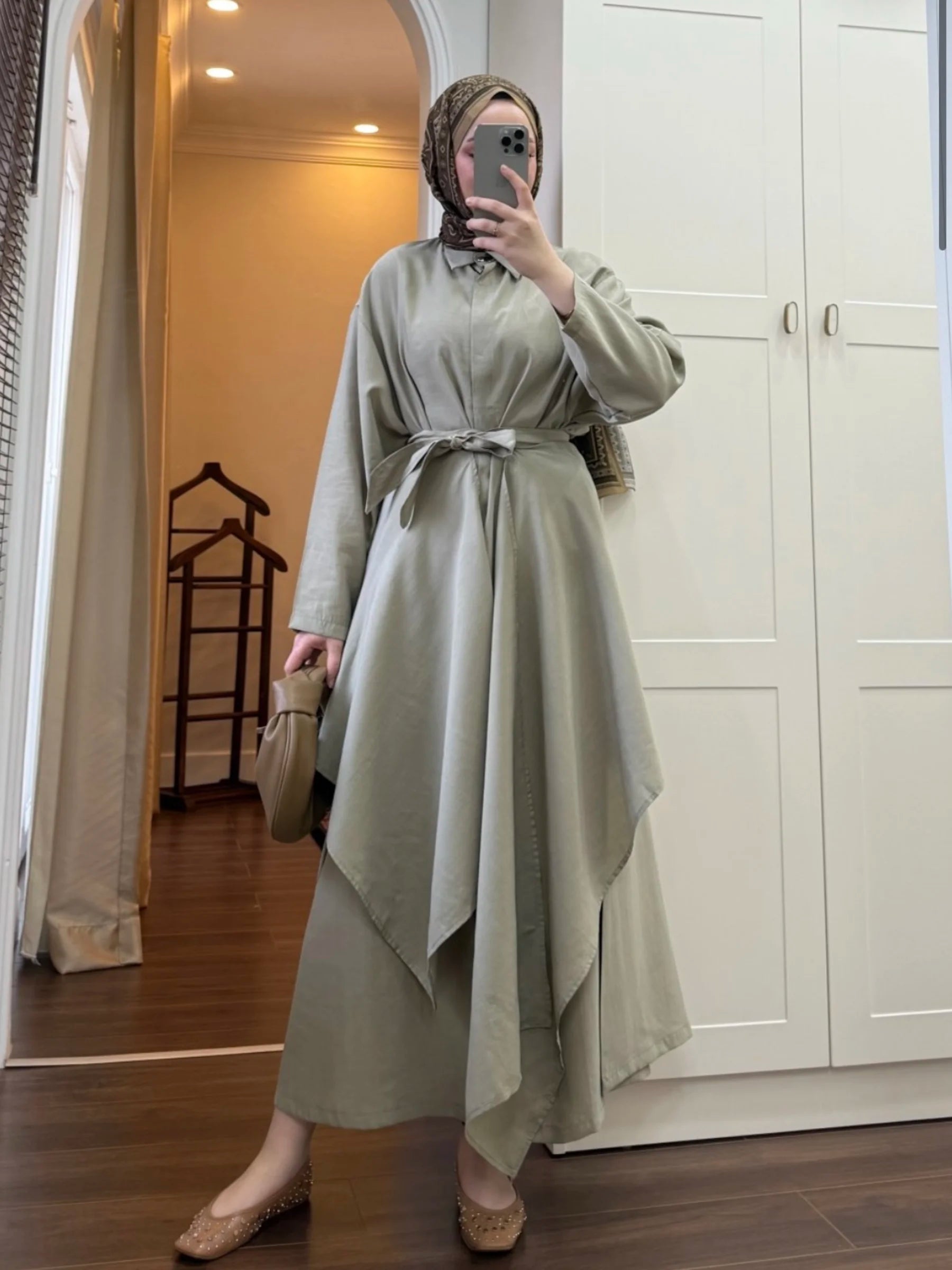 Royal Kleid mit Taillenumhang - Stein