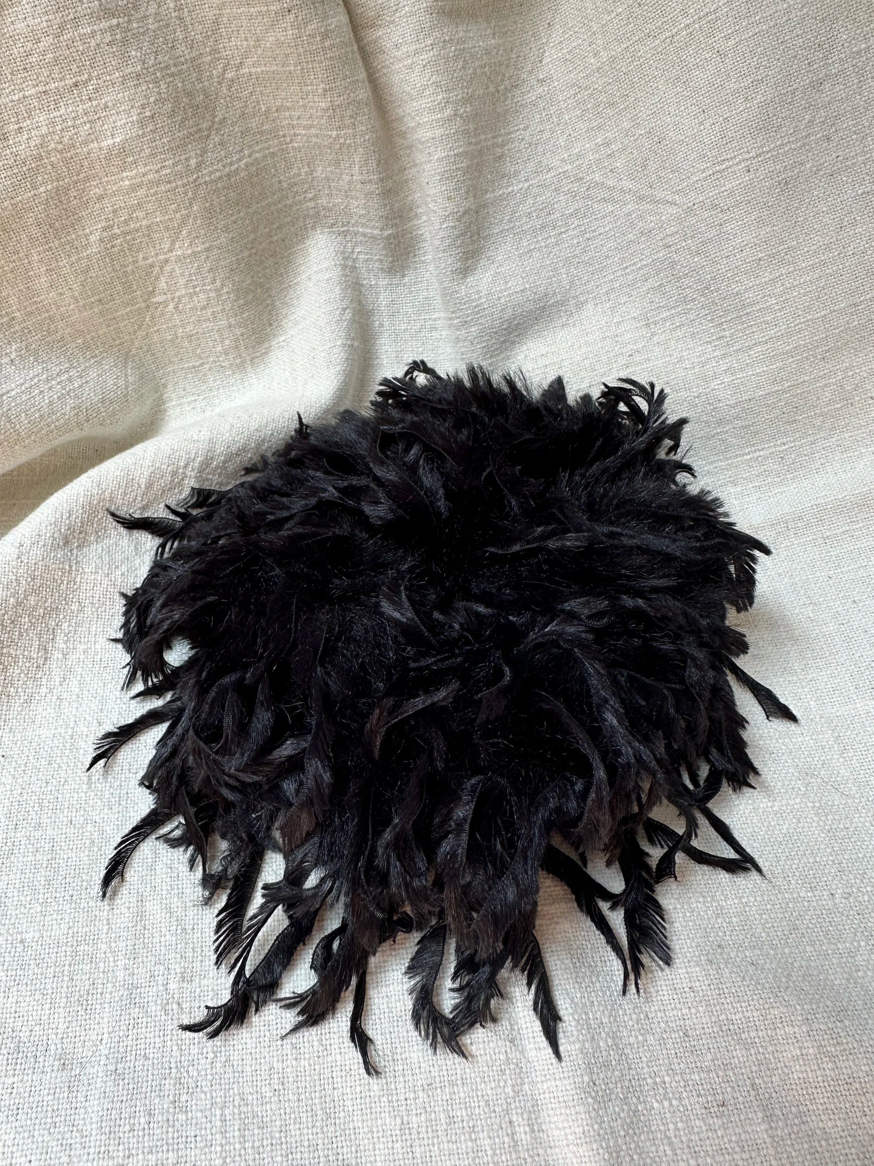 Feder-Look Haargummi - Schwarz