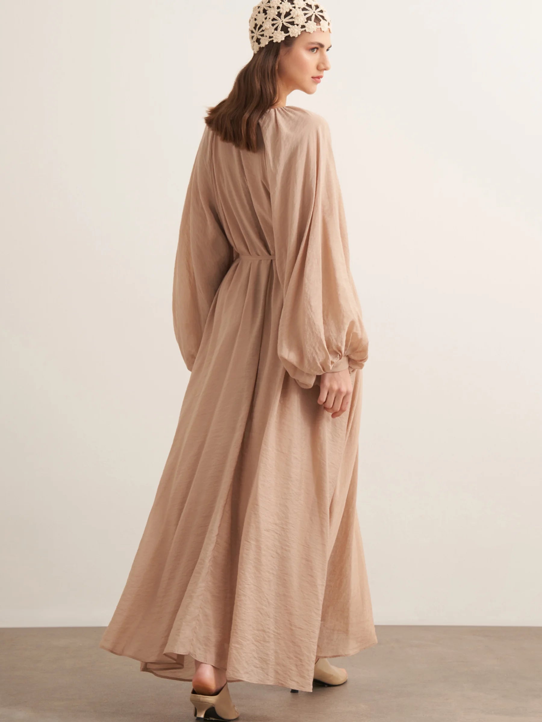 Leyla Balloon Sleeve Dress Blush Beige Muse Robe Leyla Balloon Sleeve Dress Blush Beige Muse Robe