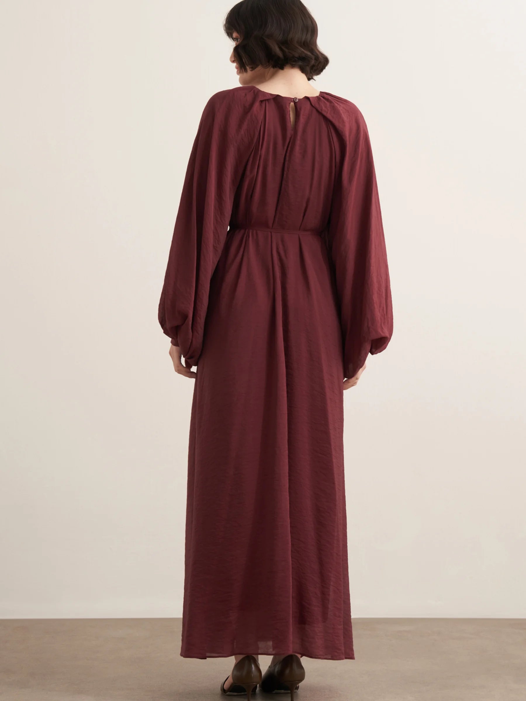 Leyla Balloon Sleeve Dress – Burgundy by Muserobe, fabric and fit detail