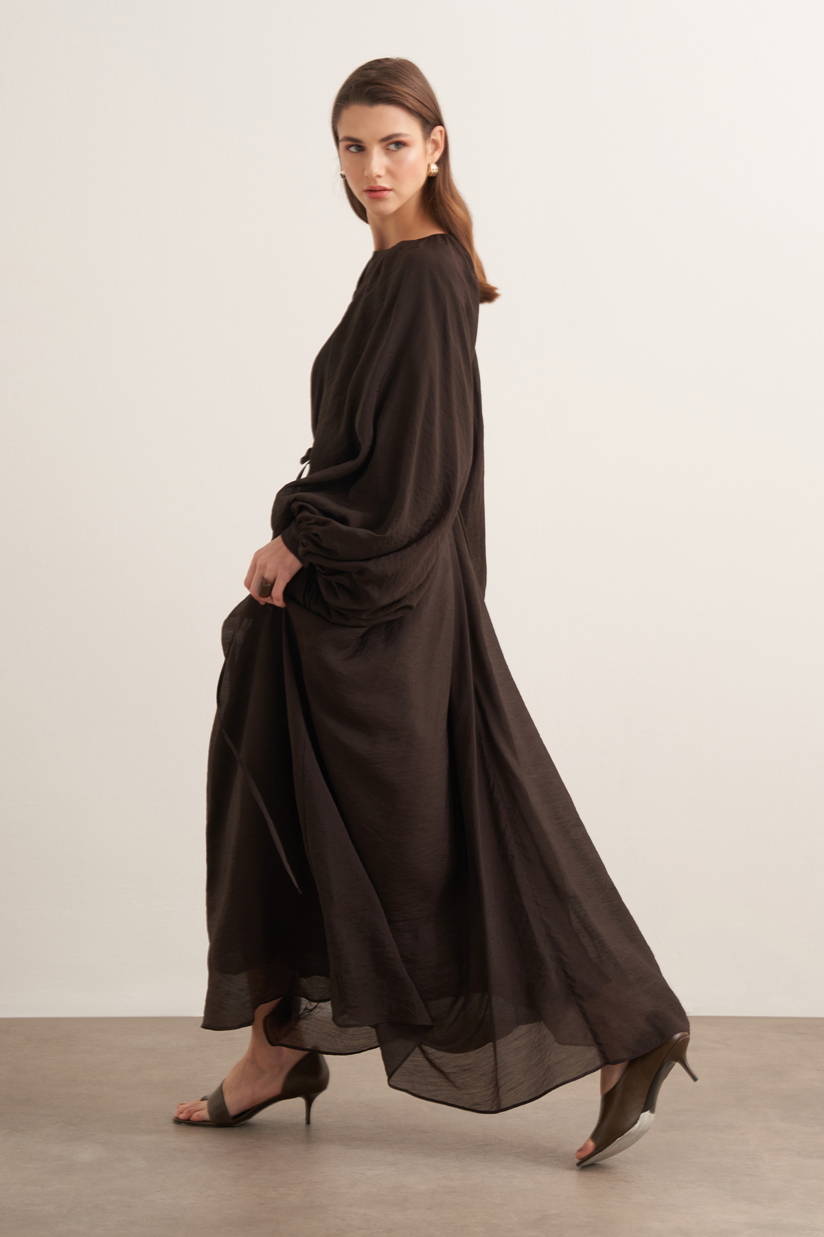 Leyla Balloon Sleeve Dress – Dark Brown by Muserobe, fabric and fit detail