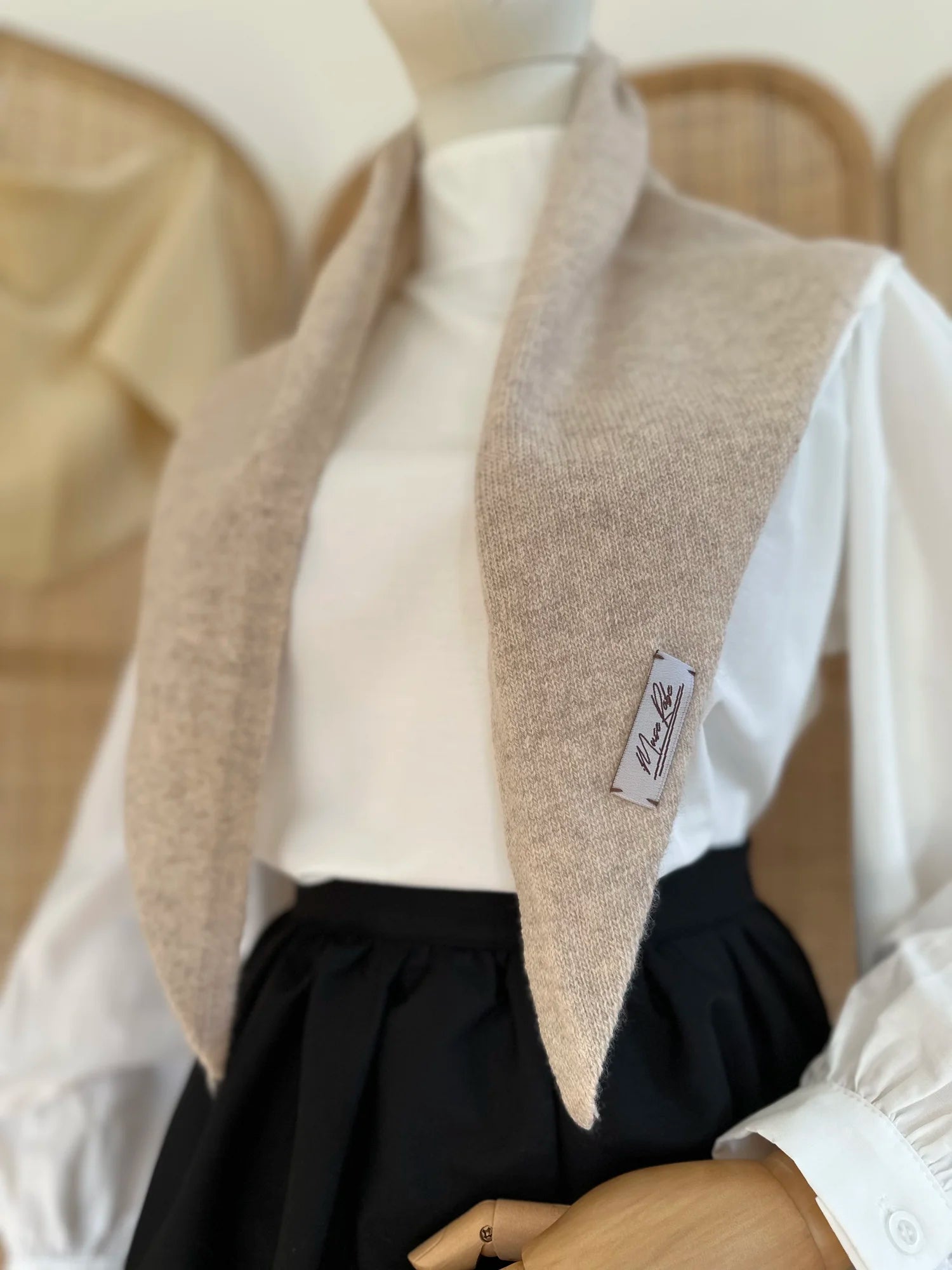 Dreiecksschal aus 100 % Wolle-Beige