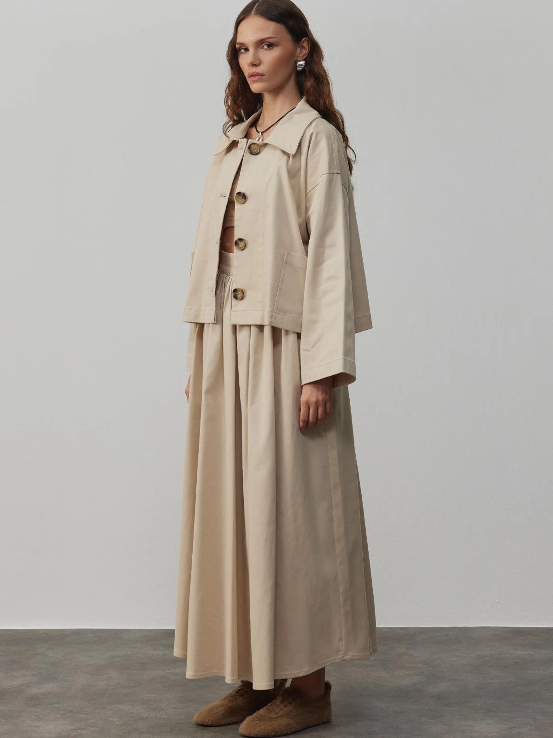 Dora Gabardine-Set aus Jacke und Rock - Beige