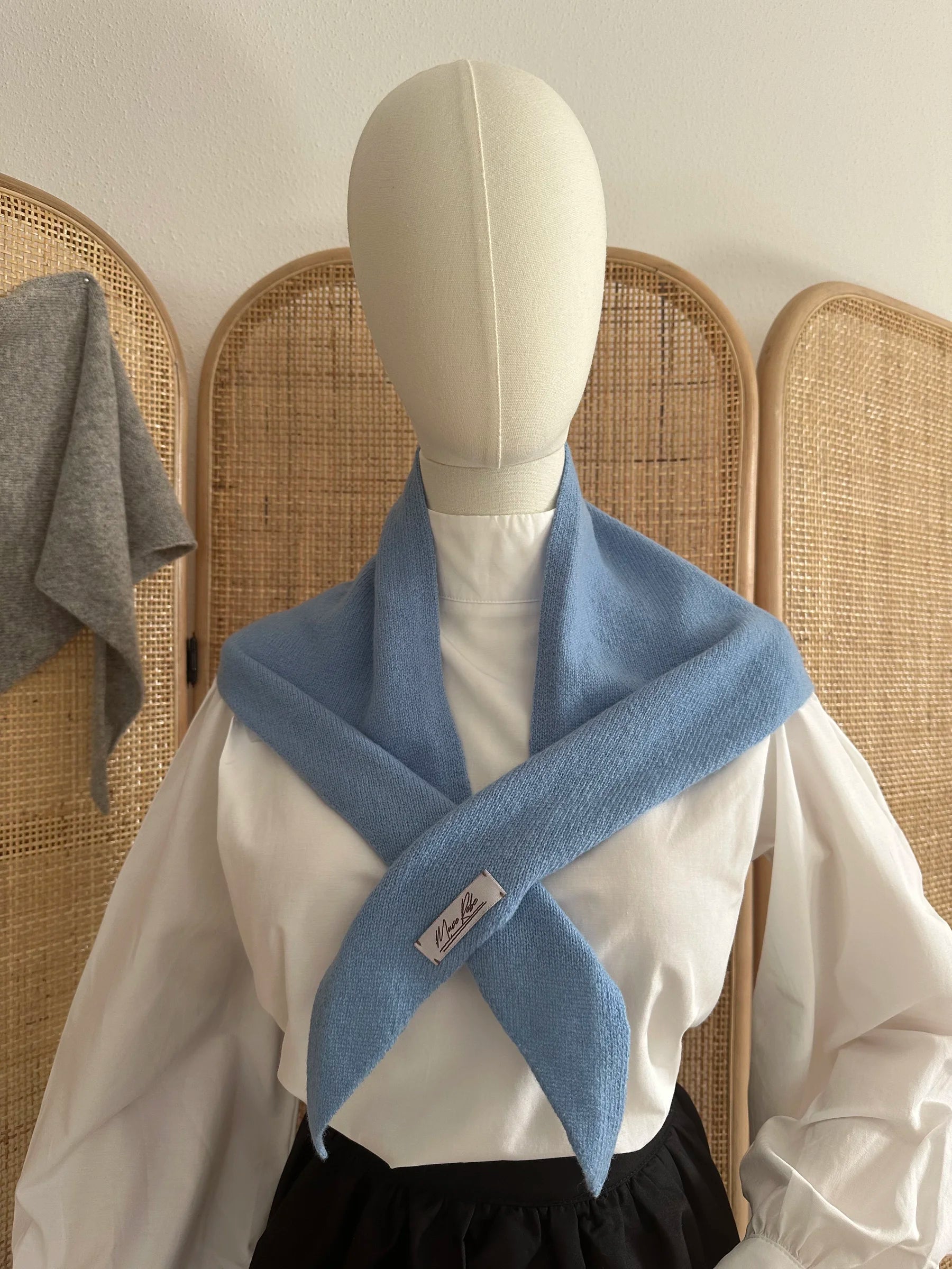 Dreiecksschal aus 100 % Wolle - Blau