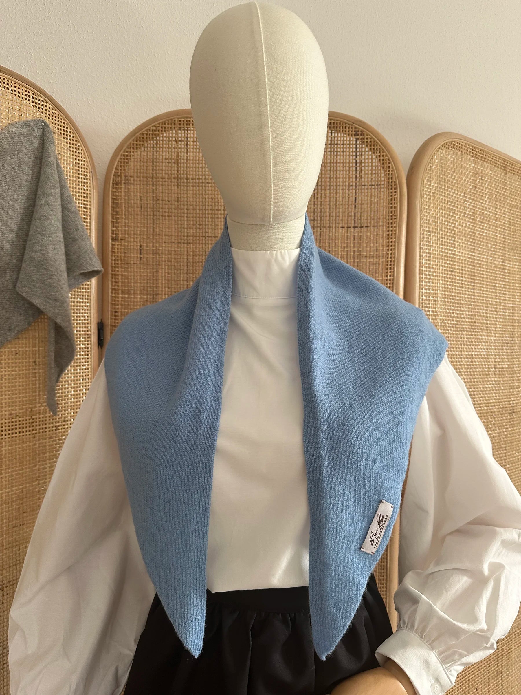 Dreiecksschal aus 100 % Wolle - Blau