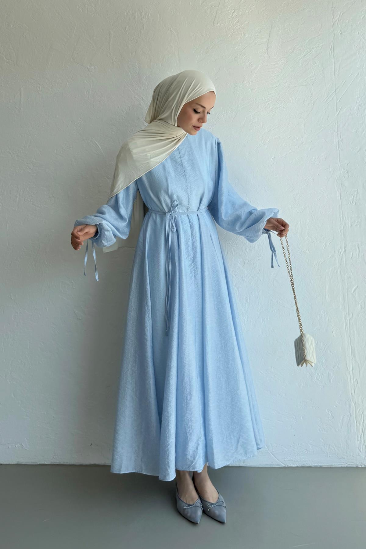 Emma Flowy Kleid - Babyblau