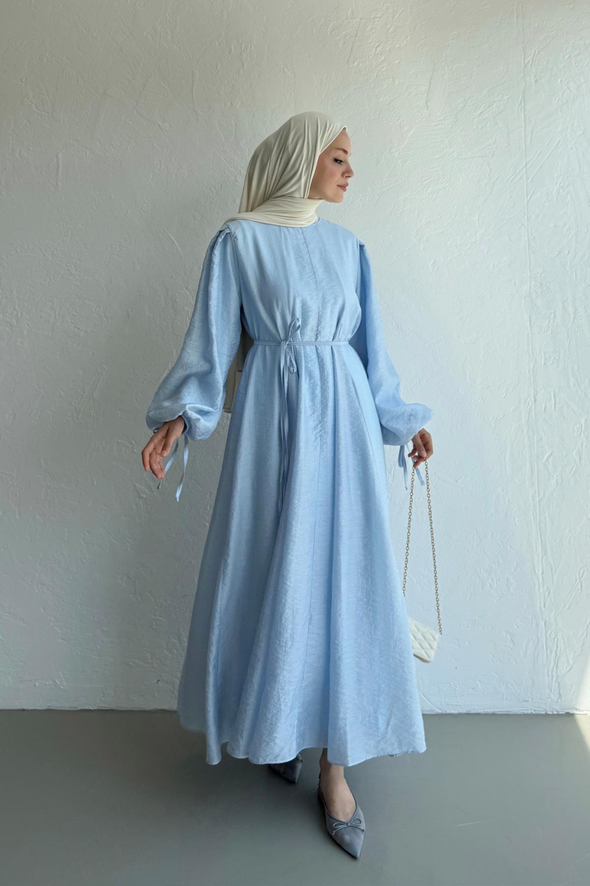 Emma Flowy Kleid - Babyblau