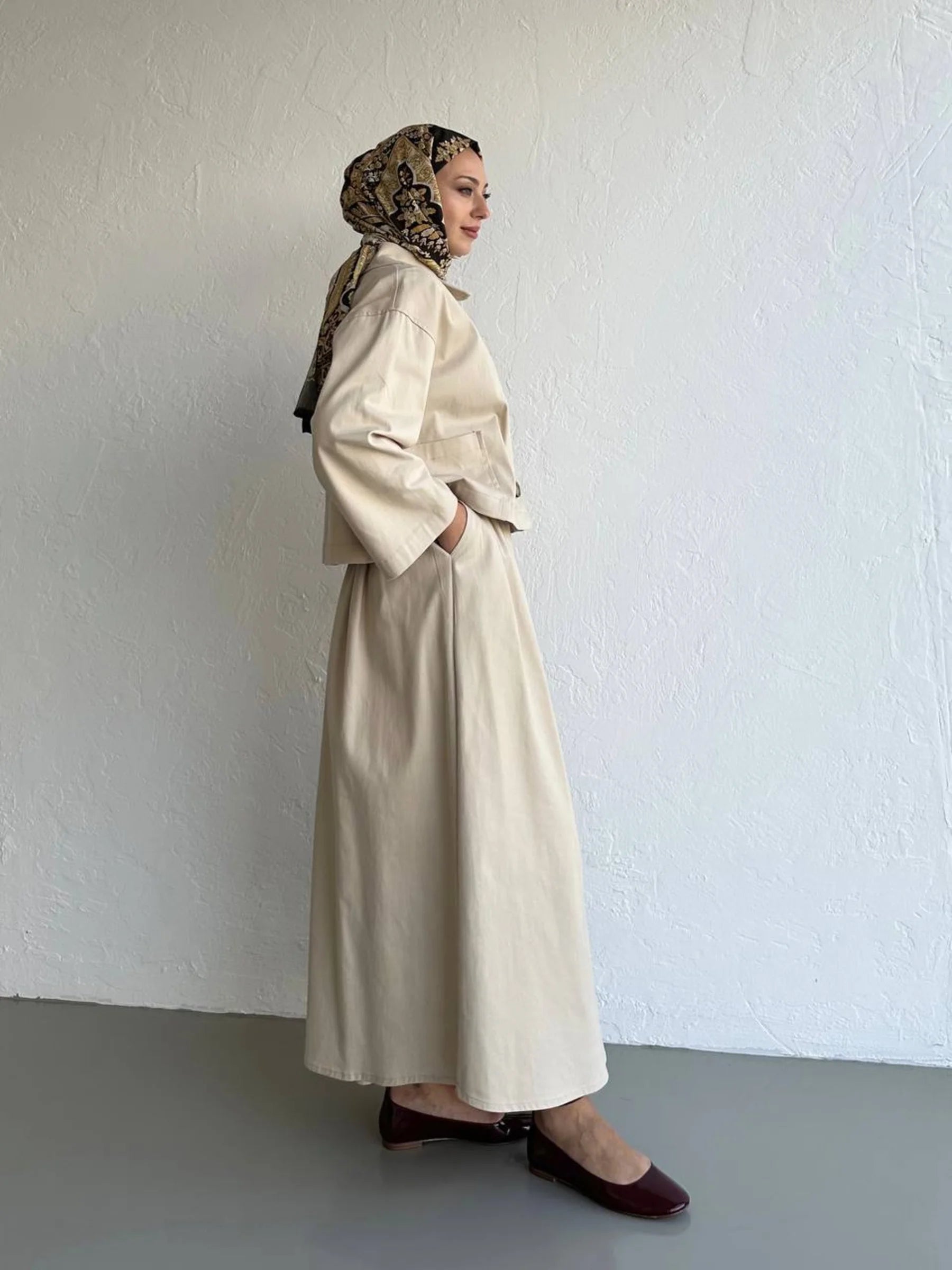 Dora Gabardine-Set aus Jacke und Rock - Beige