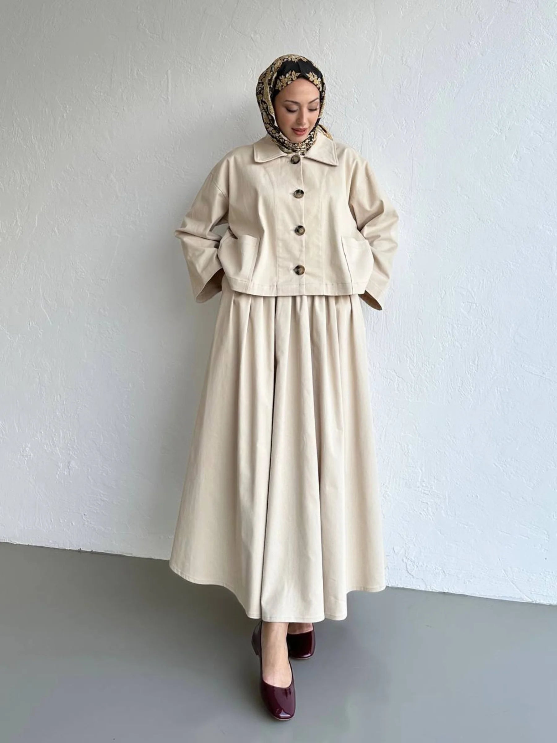 Dora Gabardine-Set aus Jacke und Rock - Beige