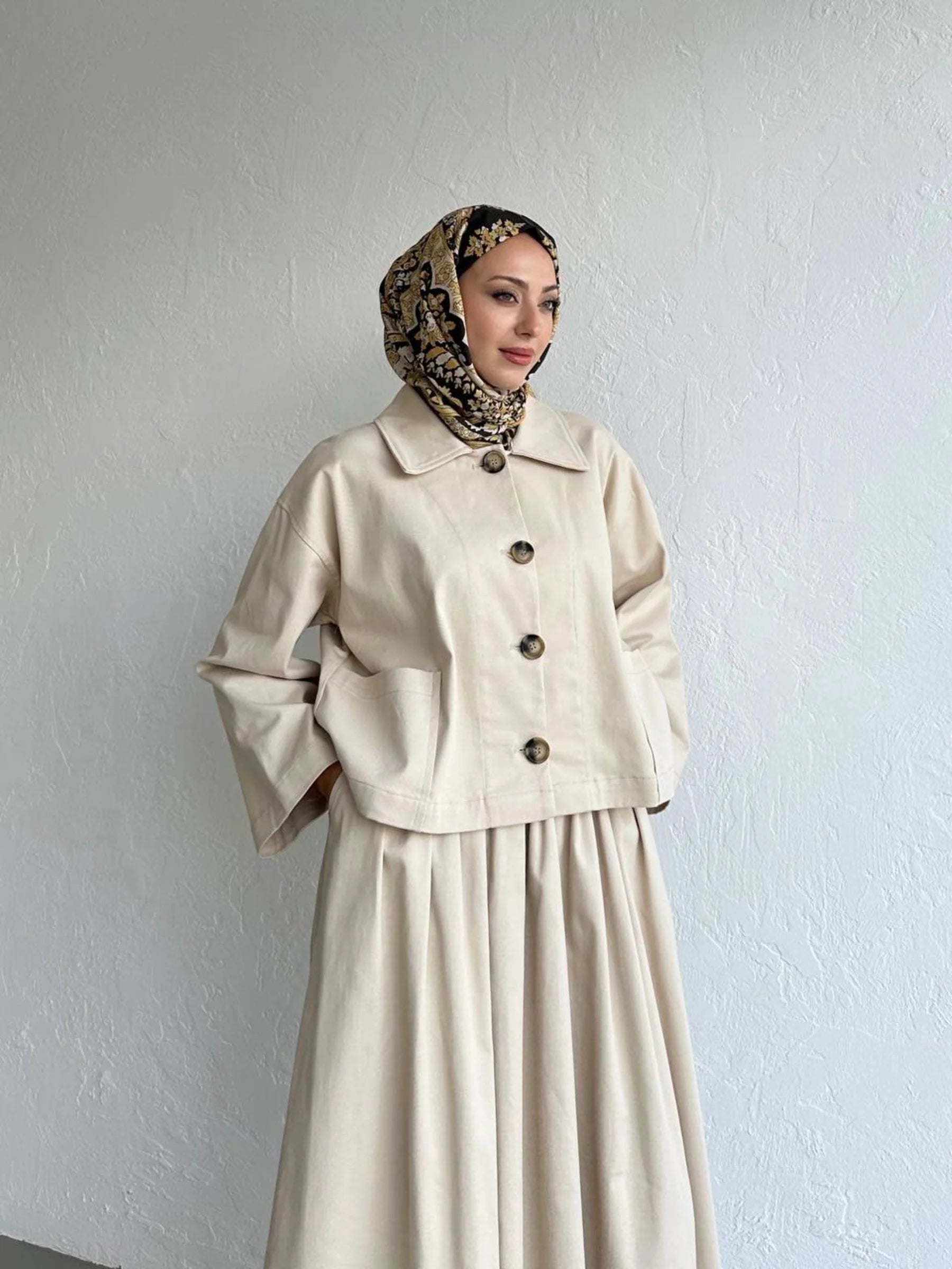 Dora Gabardine-Set aus Jacke und Rock - Beige