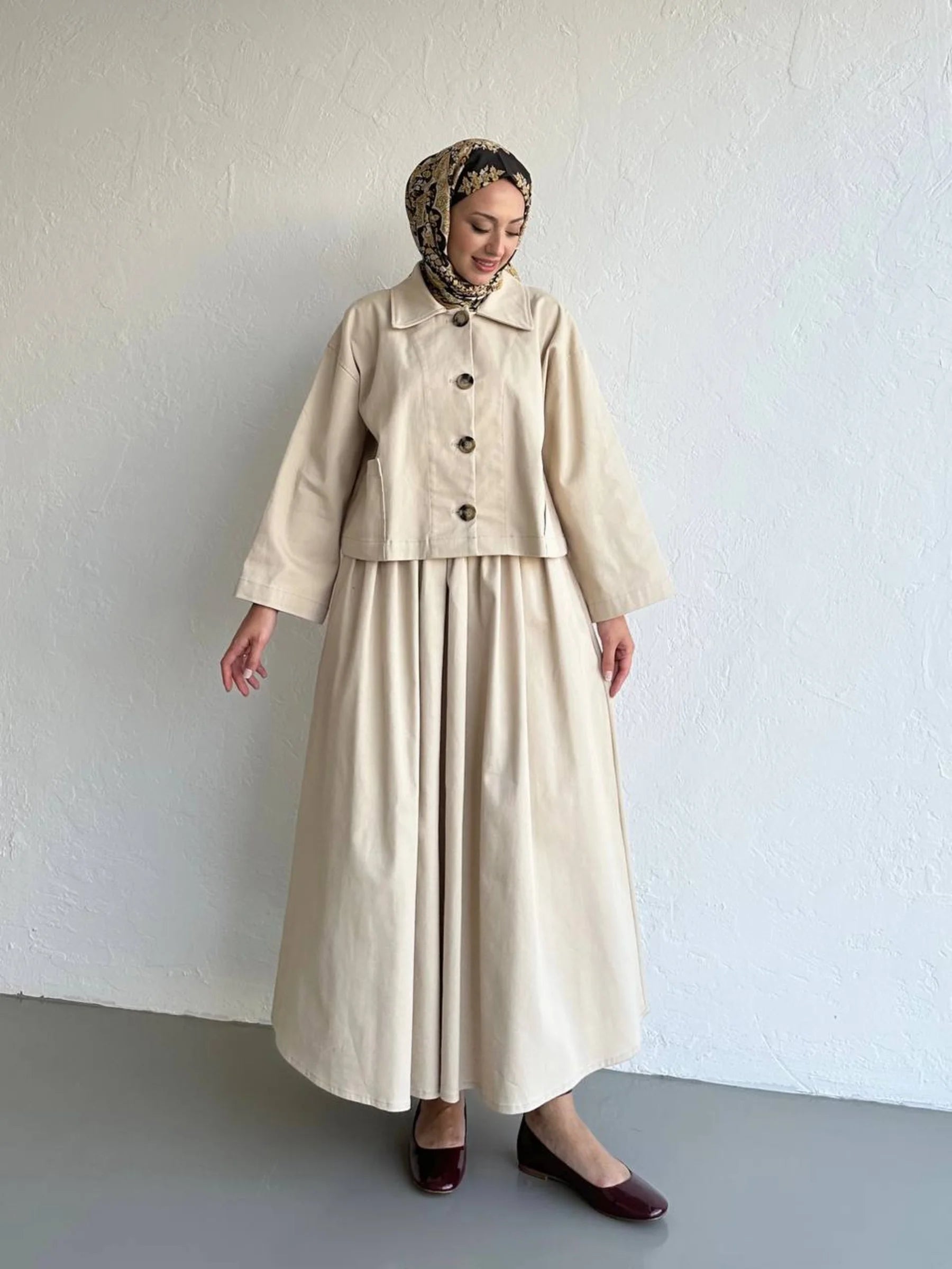 Dora Gabardine-Set aus Jacke und Rock - Beige