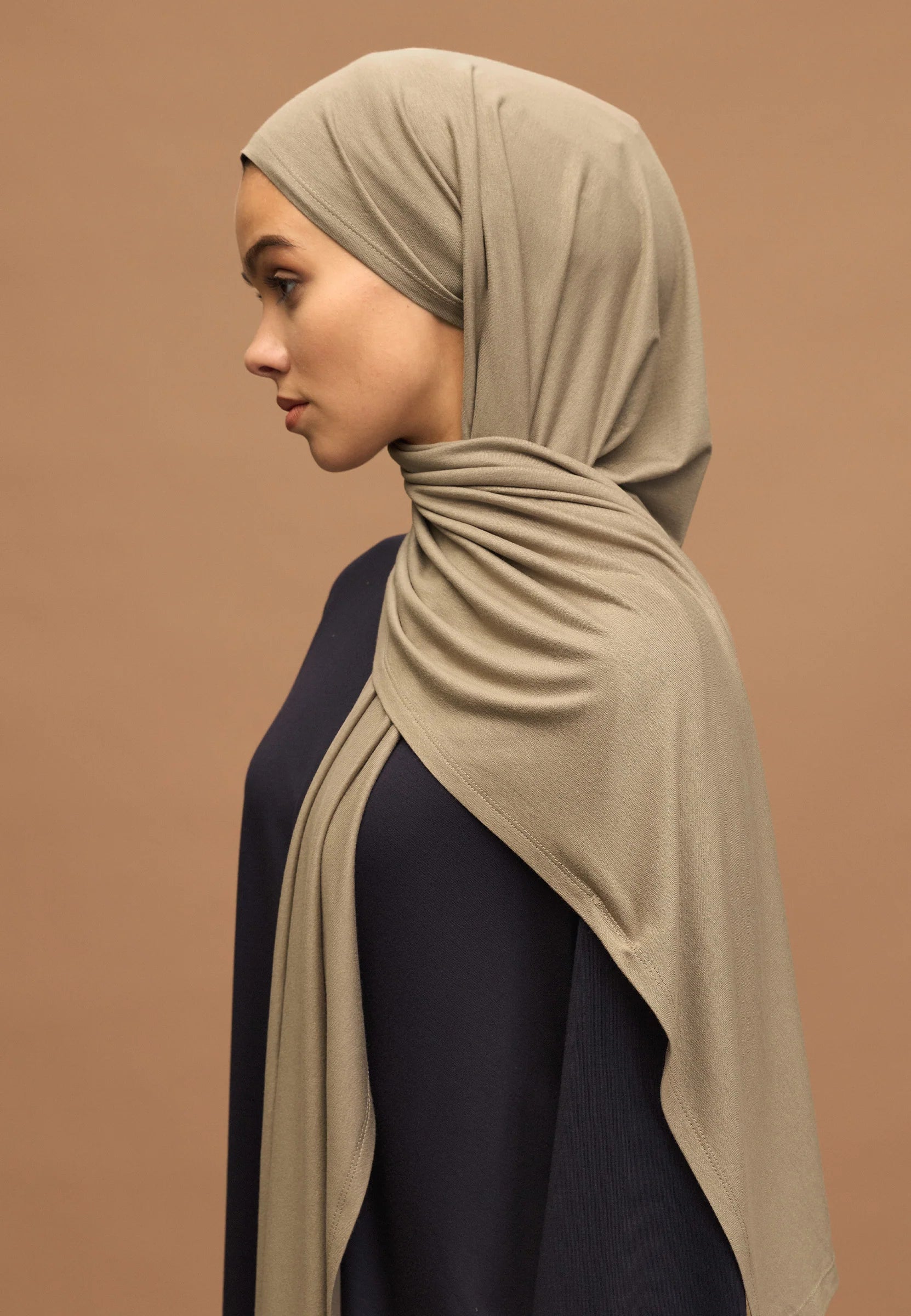 Cotton Jersey Headscarf in Ash Taupe by Muserobe, fabric and fit detail
