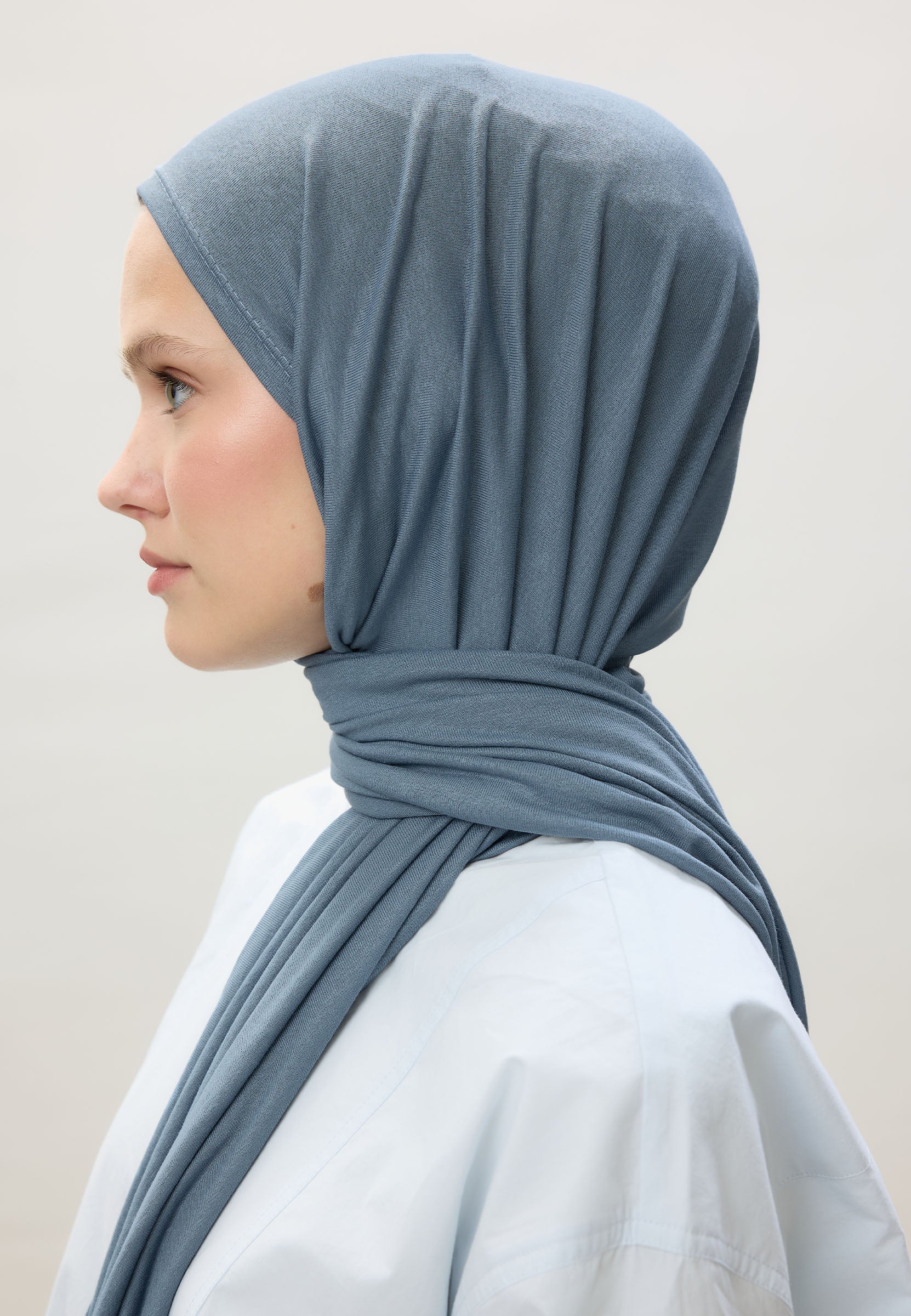 Cotton Jersey Headscarf in Indigo by Muserobe, back view