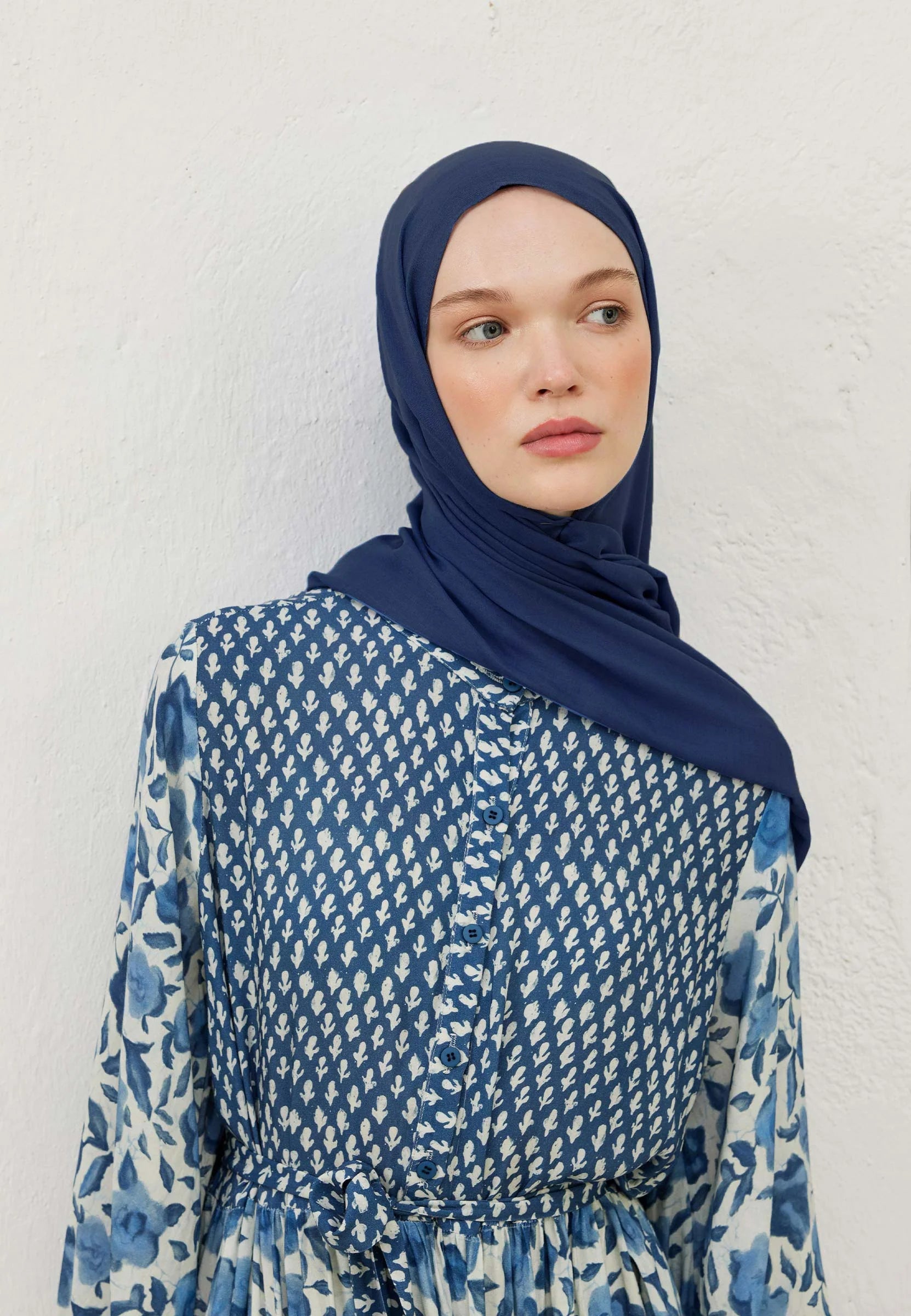 Rami Viscose Scarf - Navy