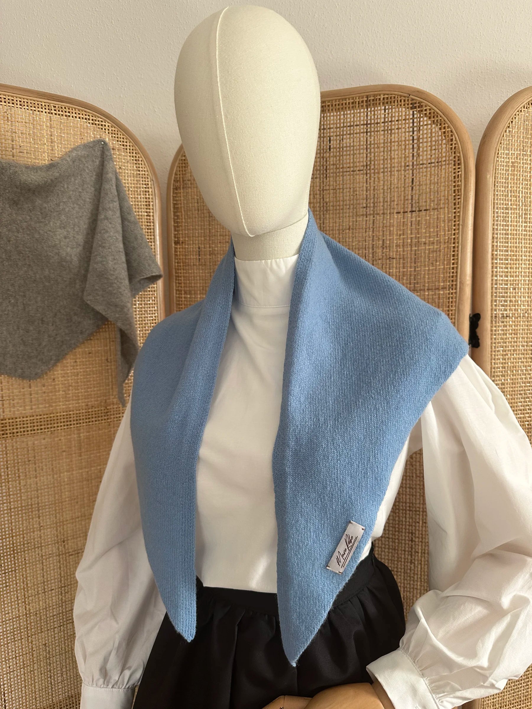 Dreiecksschal aus 100 % Wolle - Blau